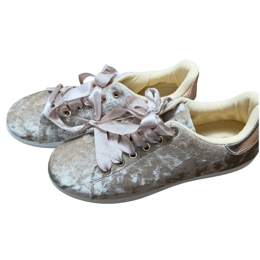 SOHO Girls Womens Velvet Sneakers Rose Gold Trim Ribbon‎ Laces Size 7 - Picture 2 of 5